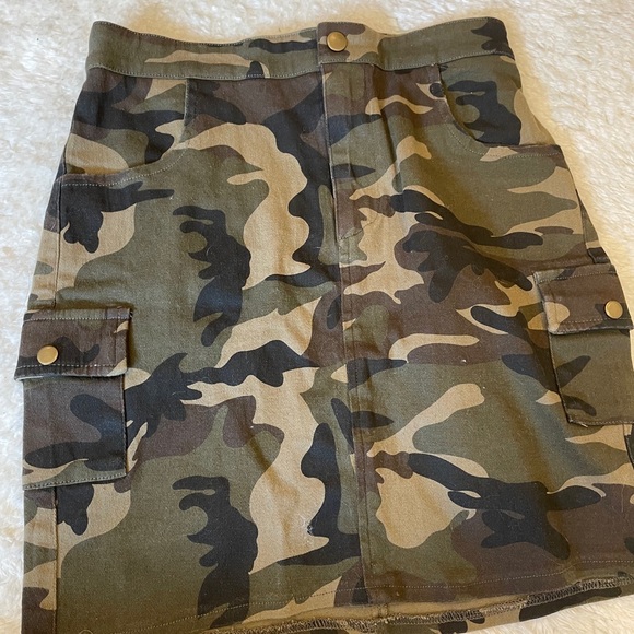 Meshki Camo Mini Skirt - Picture 2 of 3